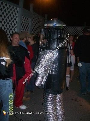 Idea de disfraz de robot de bricolaje para Halloween