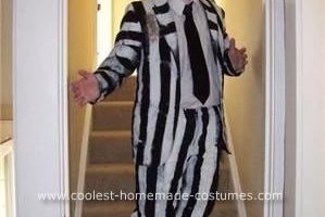 Idea casera de disfraz de Halloween de Beetlejuice