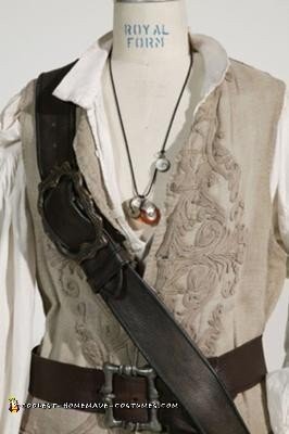 Foto de referencia para el disfraz de Halloween adulto de pirata hecho en casa de Will Turner