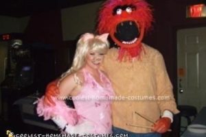 La mascota más genial y el disfraz de Miss Piggy de la muñeca.