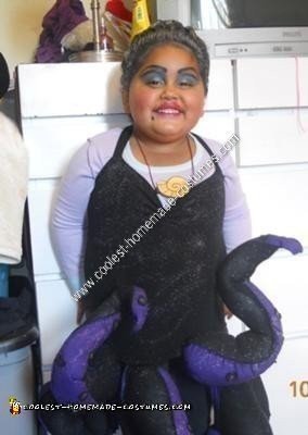 Idea casera de disfraz de Halloween de Úrsula