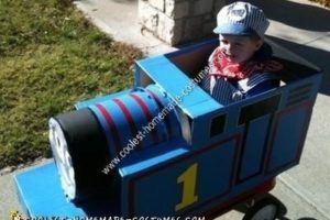 La mejor idea casera de disfraces de Halloween para niños de Thomas the Tank Engine