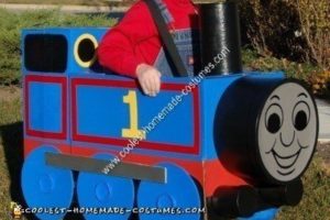 La mejor idea casera de disfraz de Halloween de Thomas the Tank Engine