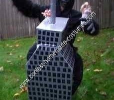 La mejor idea casera de disfraz de Halloween del Empire State Building de King Kong Zoom