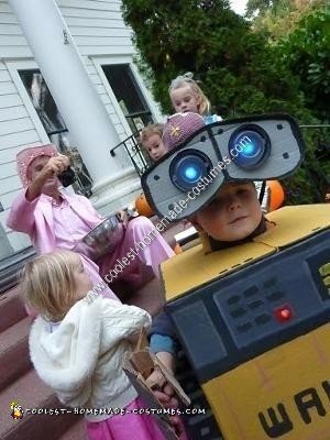 DIY Cardboard Wall E Idea de disfraz de Halloween