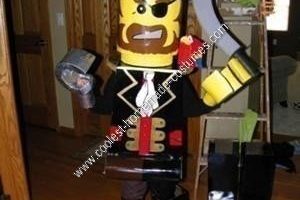 La mejor idea de disfraces de Halloween de piratas de Lego DIY