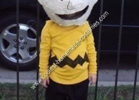 La mejor idea de disfraz de Halloween de Charlie Brown DIY