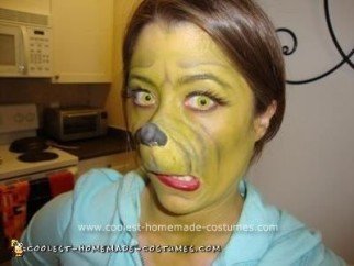 Idea de disfraz de Halloween de Grinch hecho en casa