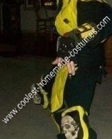 La mejor idea de disfraz de Halloween de Mortal Kombat Scorpion DIY