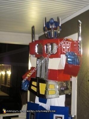 Idea de disfraz de Halloween Optimus Prime de bricolaje