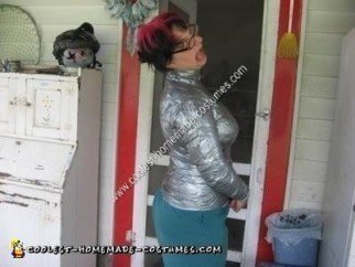Idea de disfraz de Halloween única hecha en casa sin cabeza de María Antonieta