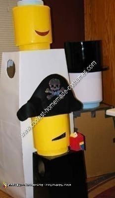 Idea de disfraz de pareja de Halloween de novia y novio de Lego hecho en casa