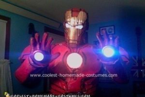 Impresionante traje de Iron Man hecho en casa con luces