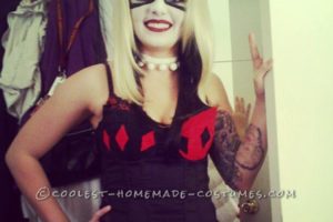 El disfraz de Harley Quinn está hecho a mano, ¡hasta los zapatos!