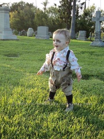 Decidí vestir a mi hijo Jason de 12 meses con un disfraz de zombi después de verlo caminar en el Magic Mountain Fright Fest y notar que estaba caminando.