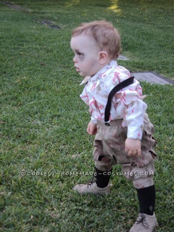 Decidí vestir a mi hijo Jason de 12 meses con un disfraz de zombi después de verlo caminar en el Magic Mountain Fright Fest y notar que estaba caminando.