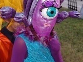 El disfraz de monstruo más genial de Celia