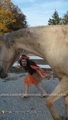 Disfraz de hada de otoño casero para niña.
