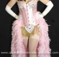 El disfraz más cool del Moulin Rouge