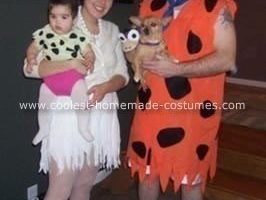 El disfraz de Halloween casero más genial de la familia Flintstone