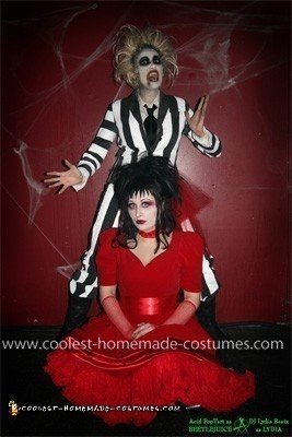 Disfraz casero de Beetlejuice y Lydia