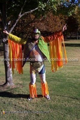 El macho más cool disfrazado de Randy Savage