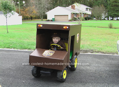     Traje de mensajero de UPS 