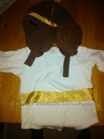 Mi esposo y yo somos GRANDES fanáticos de Star Wars, así que para el primer Halloween de nuestra hija, nuestra primera idea fue, por supuesto, la Princesa Leia.  Todo bebe leya ko