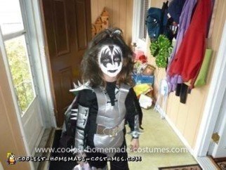 Disfraz de bebé hecho en casa por Gene Simmons