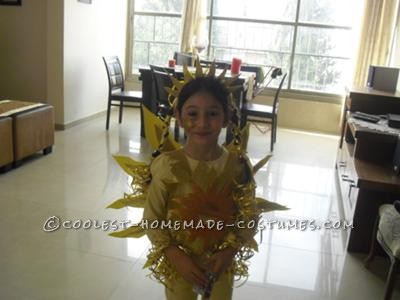 Mi hija muy creativa decidió que quería ser la luz del sol en Purim.  Internet ofrecía opciones aburridas/caras.  Bueno, con algunas artes y oficios.