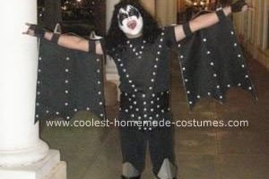 Genial disfraz casero de Gene Simmons KISS