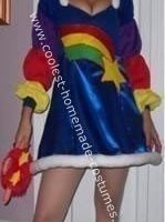 Impresionante disfraz de Rainbow Bright hecho en casa