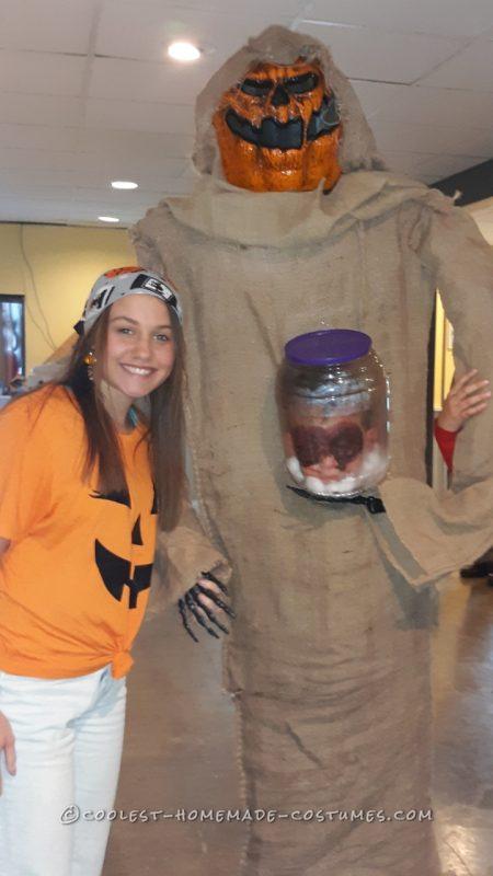 El mejor disfraz de cabeza de calabaza.