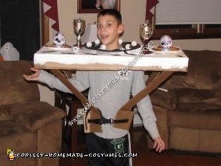 Idea de disfraz de Halloween de la mesa de la muerte casera
