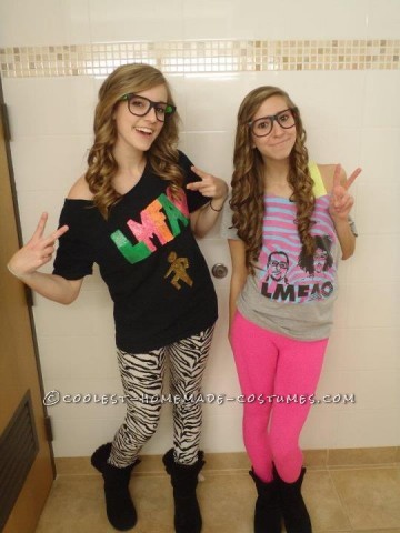 Después de buscar en Google las imágenes, mi amigo y yo armamos nuestra versión de los trajes LMFAO.  Compré pantalones con estampado de cebra en una tienda de Halloween y los teñí.