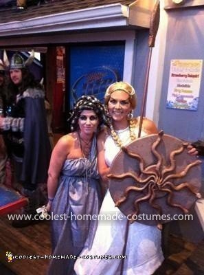 Disfraces caseros de Medusa y Athena