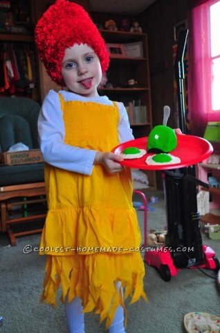 Nuestra familia ama al Dr. Seuss, así que el año pasado mi hija de 4 años decidió que quería ser Sam, lo soy.  Busqué alrededor pero nunca vi ningún traje.