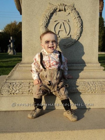 Decidí vestir a mi hijo Jason de 12 meses con un disfraz de zombi después de verlo caminar en el Magic Mountain Fright Fest y notar que estaba caminando.