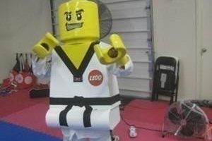 El traje de batalla LEGO Minifig más genial