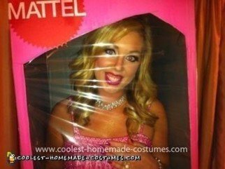 Disfraz de Barbie hecho en casa en una caja