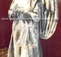 El disfraz de estatua de ángel humano de cementerio más genial
