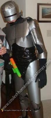 Disfraz de Robocop casero con cinta americana
