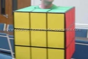 Genial disfraz de cubo de Rubik hecho a mano