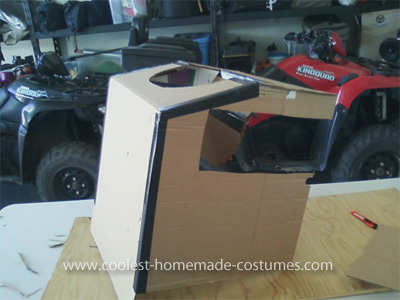 Genial traje transformador de Optimus Prime