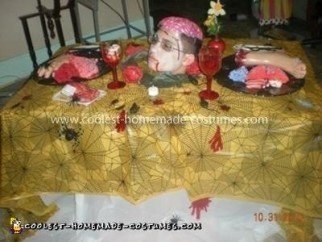 Cena casera para dos Disfraz con cabeza en bandeja